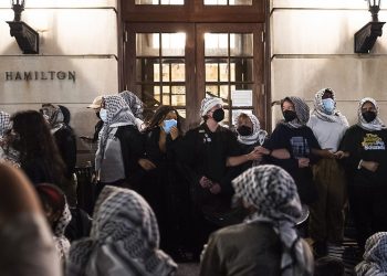 ΗΠΑ: Η αστυνομία μπήκε στο πανεπιστήμιο Κολούμπια και συνέλαβε διαδηλωτές υπέρ των Παλαιστινίων