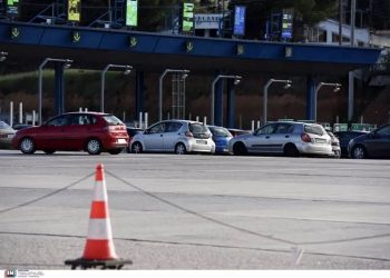 Σε εξέλιξη το δεύτερο «κύμα» επιστροφής των εκδρομέων – Πού εντοπίζονται προβλήματα