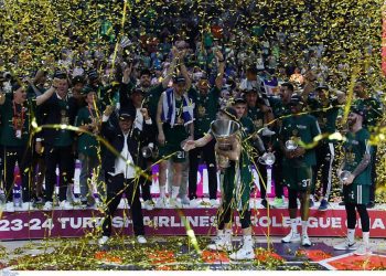 Eπτάστερος ο Παναθηναϊκός: Ολονύχτιοι πανηγυρισμοί – Το μεσημέρι επιστρέφουν οι πρωταθλητές Ευρώπης