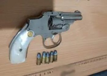 Κολωνός: Συνελήφθη ανήλικος που κατείχε περίστροφο