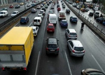 Αυξημένη η κίνηση στις εξόδους της Αττικής