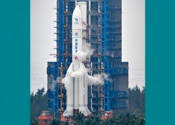 Η Κίνα εκτόξευσε το διαστημόπλοιο Chang’e 6 που θα συλλέξει δείγματα από τη σκοτεινή πλευρά της Σελήνης