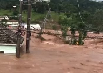 Βραζιλία: 5 νεκροί, 18 αγνοούμενοι έπειτα από σφοδρές βροχοπτώσεις στον νότο – Βίντεο