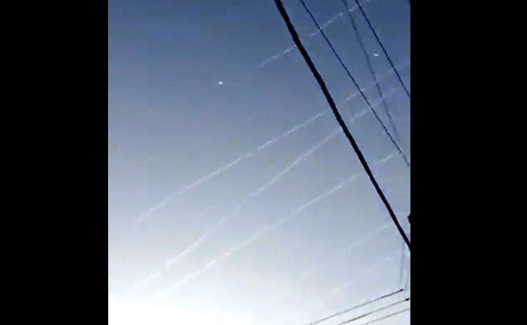 Ηχούν σειρήνες στο Τελ Αβίβ – Η Χαμάς λέει ότι εξαπέλυσε «μεγάλη πυραυλική» επίθεση στο Ισραήλ