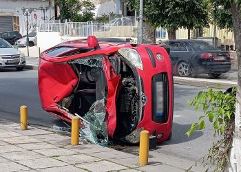 Θεσσαλονίκη: ΙΧ συγκρούστηκε με ταξί – Απεγκλωβίστηκε τραυματισμένος ο οδηγός