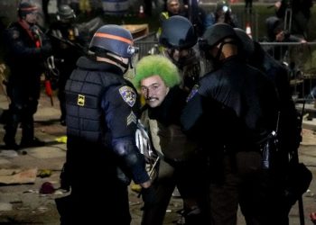 Η αστυνομία διέλυσε τον καταυλισμό φοιτητών υπέρ των Παλαιστινίων στο UCLA