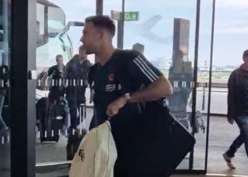 Με ανοιχτό καταπράσινο λεωφορείο από το αεροδρόμιο στο ΟΑΚΑ