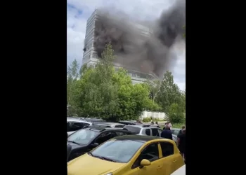 Ρωσία: Τουλάχιστον 9 εγκλωβισμένοι μέσα σε φλεγόμενο ινστιτούτο ερευνών κοντά στη Μόσχα