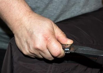 Δραπετσώνα: 34χρονος μαχαίρωσε τον θείο του – «Κυνηγητό» της ΕΛ.ΑΣ για τον εντοπισμό του