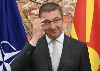 O Μίτσκοσκι αποκάλεσε 3 φορές τη χώρα του «Μακεδονία» στο κοινοβούλιο στα Σκόπια