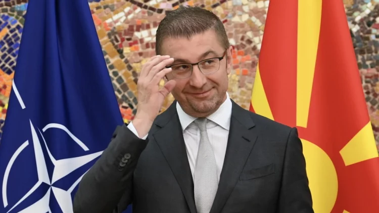 O Μίτσκοσκι αποκάλεσε 3 φορές τη χώρα του «Μακεδονία» στο κοινοβούλιο στα Σκόπια