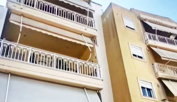 Ακόνισε το μαχαίρι, κατακρεούργησε τη σύζυγό του και βγήκε στο μπαλκόνι φωνάζοντας: «Σκότωσα τη γυναίκα μου»