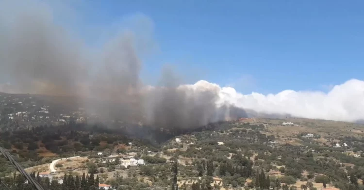 Καλύτερη η εικόνα στη φωτιά στην Άνδρο – Μηνύματα από το 112 για εκκένωση τεσσάρων περιοχών