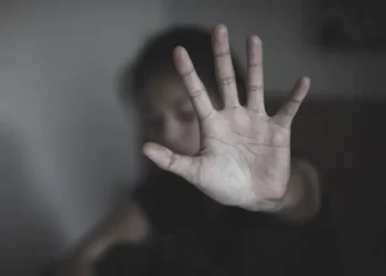 Ενδοοικογενειακή βία: Σοβαρά τραύματα φέρει η σύζυγος του ποινικολόγου – Κατασχέθηκαν τα δύο όπλα του