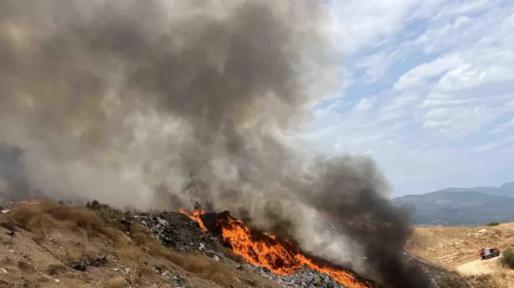 Φωτιά σε πρώην χωματερή στο Αλιμάκι Κυπαρισσίας – Επιχειρούν και εναέρια