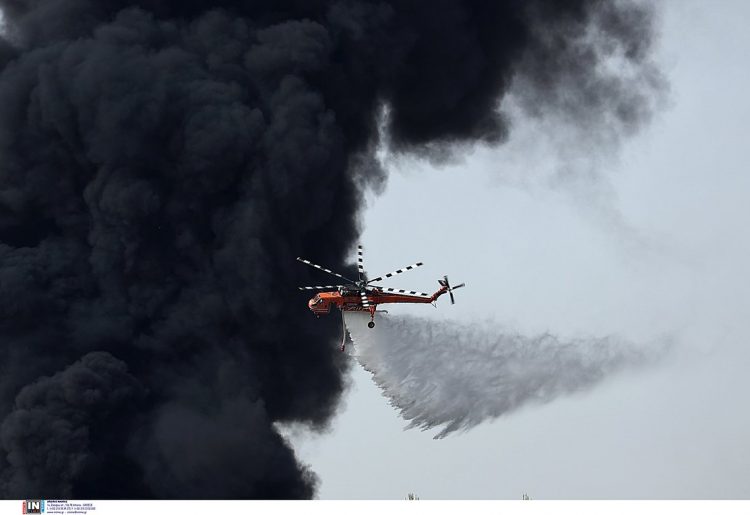 Φωτιά σε εργοστάσιο στην Κάτω Κηφισιά – Σε εξέλιξη η επιχείρηση κατάσβεσης