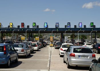 Μαζική έξοδος εκδρομέων με μποτιλιαρίσματα σε Αττική και Εθνική Οδό