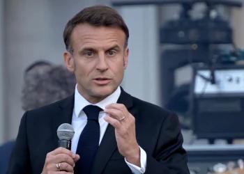 Ο Μακρόν καλεί τους Γάλλους να ψηφίσουν κατά των άκρων και να μην φοβούνται