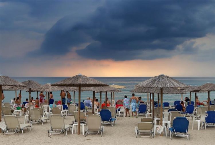 Χαλκιδική: Μπροστά στη μητέρα της χτύπησε ο κεραυνός τη 13χρονη – Πώς έγινε η τραγωδία, οι δραματικές στιγμές