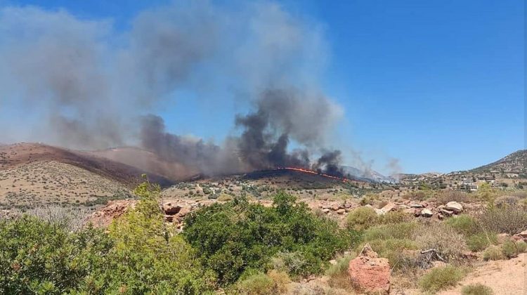 Φωτιά στην Κερατέα: Μήνυμα του 112 για εκκένωση οικισμών
