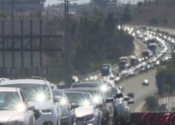 Φωτιά βυτιοφόρου στην Αθηνών-Κορίνθου: Κατεδαφίζεται η γέφυρα – Μήνυμα 112 για μεγάλες καθυστερήσεις