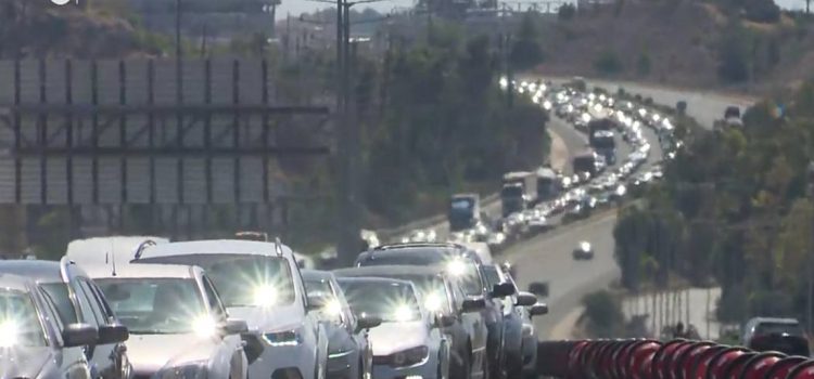 Φωτιά βυτιοφόρου στην Αθηνών-Κορίνθου: Κατεδαφίζεται η γέφυρα – Μήνυμα 112 για μεγάλες καθυστερήσεις