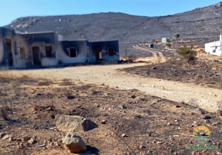 Σέριφος: Εικόνες από την καταστροφή που άφησε πίσω της η φωτιά