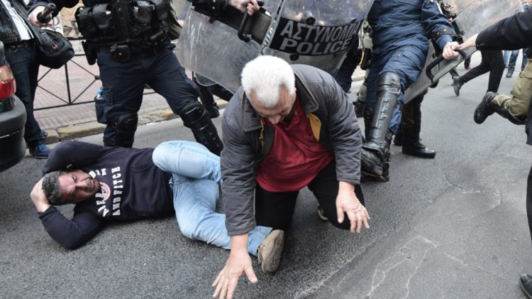 Η Ζωή Κωνσταντοπούλου αποδόμησε άλλο ένα κατηγορητήριο για γέλια , που στρέφεται εις βάρος πολιτών, επειδη είχαν το θάρρος να διαφωνήσουν με τους πλειστηριασμούς πρώτης κατοικίας