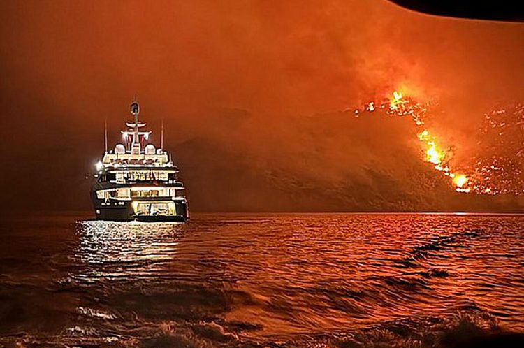 Πυρκαγιά στην Ύδρα: Απολογούνται την Τετάρτη οι 13 συλληφθέντες – Τι λέει ο καπετάνιος της θαλαμηγού