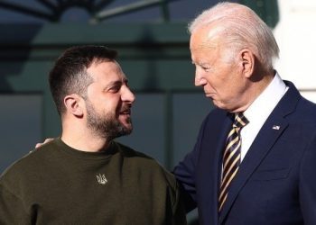 Συγνώμη Μπάιντεν σε Ζελένσκι για τις καθυστερήσεις στην αμερικανική βοήθεια