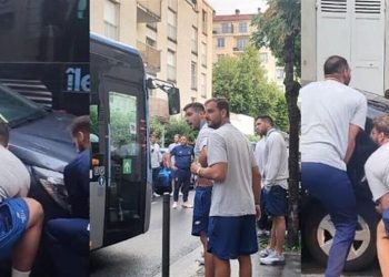 Ολυμπιακοί Αγώνες: H Εθνική πόλο ανδρών σήκωσε παρκαρισμένο ΙΧ για να περάσει το λεωφορείο της