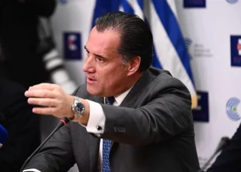 Στα άκρα η κόντρα Γεωργιάδη και ιδιωτών γιατρών: Οι απειλές για διακοπή συμβάσεων με ΕΟΠΥΥ και οι επόμενες κινήσεις