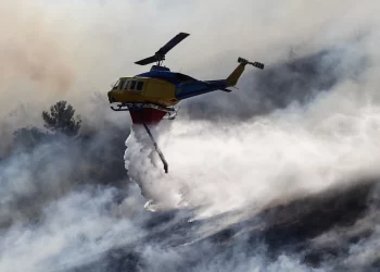 Εύβοια: Χωρίς ενεργό μέτωπο η φωτιά – Δύο πυροσβέστες τραυματίες, καταστροφές σε καλλιέργειες και υποδομές