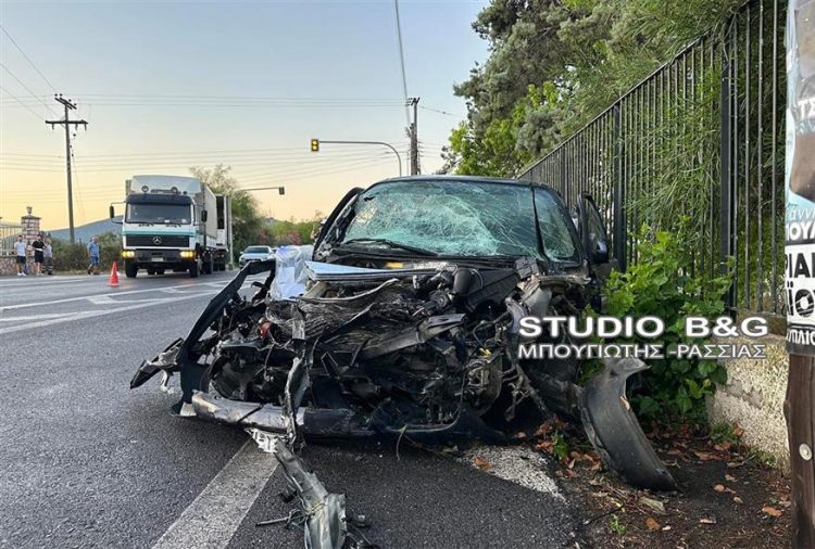 Τροχαίο στο Ναύπλιο: Αυτοκίνητο συγκρούστηκε με νταλίκα – 5 τραυματίες