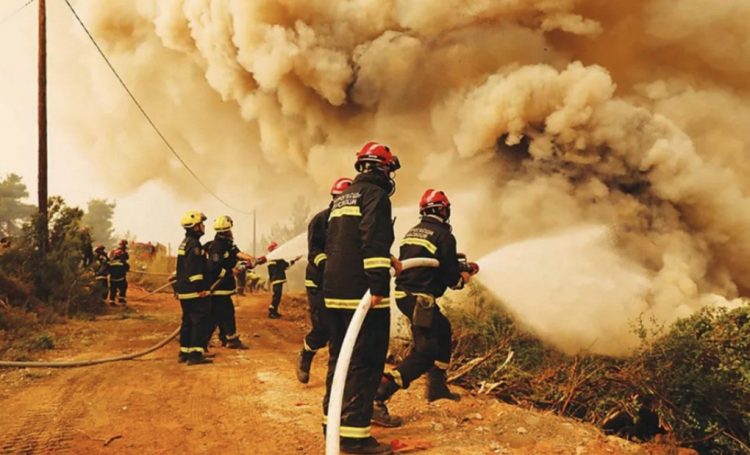 Επίδειξη αλαζονείας και αναλγησίας από το Αρχηγείο του Πυροσβεστικού Σώματος και το Υπουργείο Πολιτικής Προστασίας και Κλιματικής Αλλαγής: αρνήθηκαν μετάθεση συμβασιούχου πυροσβέστη με δύο αδέλφια ΑΜΕΑ