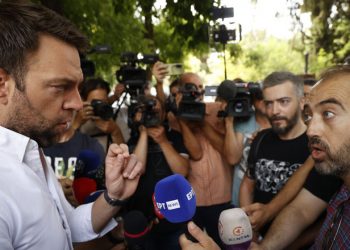 «Μας έκλεισες και μας άφησες απλήρωτους»