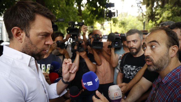 «Μας έκλεισες και μας άφησες απλήρωτους»