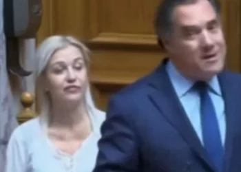 Απίστευτο: Η σύμβουλος του Άδωνι είχε «πρωταγωνιστήσει» και σε κόντρα Βελόπουλου – Άδωνι!