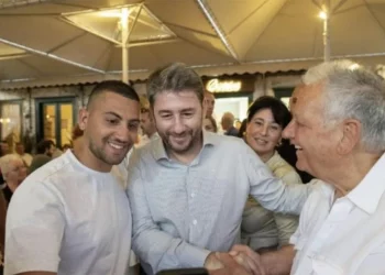 Ανδρουλάκης από Σύρο: Η δύναμη του ΠΑΣΟΚ είναι η κοινωνική του βάση