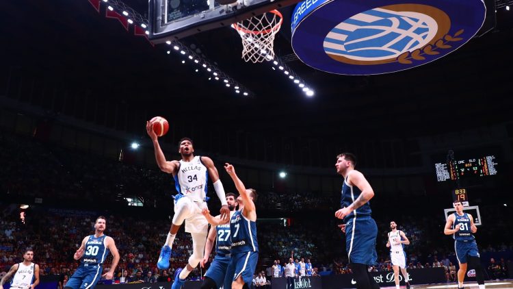 Η Εθνική μπάσκετ διέλυσε την παρέα του Ντόνσιτς (96-68 τη Σλοβενία) και αύριο διεκδικεί την πρόκριση στους Ολυμπιακούς Αγώνες