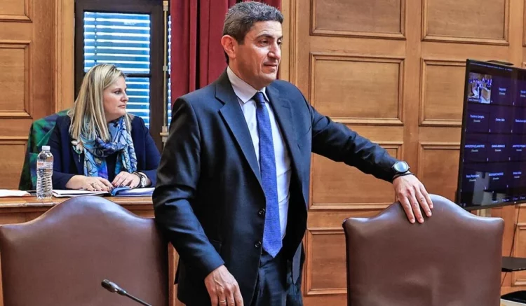 Λευτέρης Αυγενάκης: Βίντεο με επίθεση σε εργαζόμενο στο «Ελ.Βενιζέλος» – Μαρινάκης: Συμπεριφορές «ξέρεις ποιος είμαι εγώ;» δεν γίνονται ανεκτές