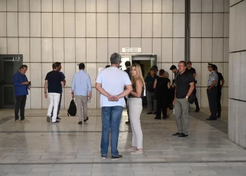 Συγκλονίζουν οι συγγενείς των θυμάτων στη δίκη για το Μάτι – «Καμία δικαίωση αν δεν γίνουν κακουργήματα οι κατηγορίες»