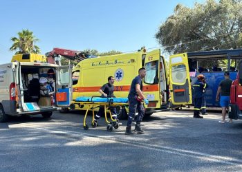 Τροχαίο στην Κέρκυρα: Το λεωφορείο σφηνώθηκε στο φορτηγό – 31χρονος το θύμα, ένα παιδί μεταξύ των τραυματιών