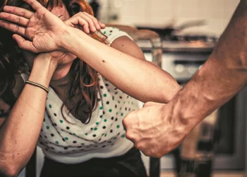 Κάλεσαν το ΕΚΑΒ για τραυματισμό από τροχαίο αλλά αποκαλύφθηκε επεισόδιο ενδοοικογενειακής βίας στα Μάλια!