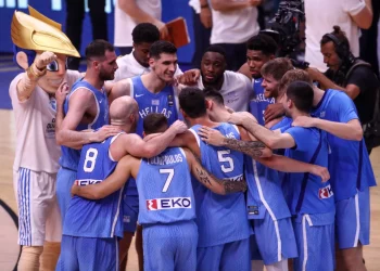 Οι παίκτες της Εθνικής ζήτησαν να παρελάσουν δίπλα στον Αντετοκούνμπο στην τελετή έναρξης