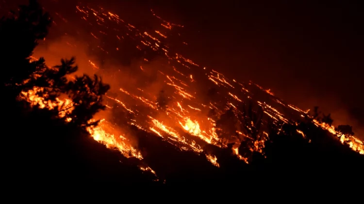 Κικίλιας: Χωρίς ενεργό μέτωπο η φωτιά στην Κορινθία – Συνεχίζουν να επιχειρούν ισχυρές δυνάμεις της Πυροσβεστικής