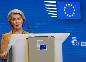 Φον Ντερ Λάιεν: Στο «τιμόνι» της Ευρωπαϊκής Επιτροπής για ακόμα μια πενταετία