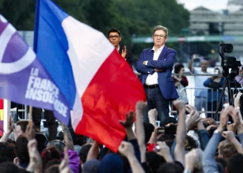 Ανατροπή στη Γαλλία: Πρώτο το Νέο Λαϊκό Μέτωπο του Μελανσόν χωρίς αυτοδυναμία, δεύτερος ο Μακρόν, τρίτη η Λεπέν