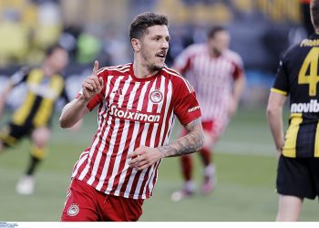 Ολυμπιακός: Αποχώρησε ο Γιόβετιτς