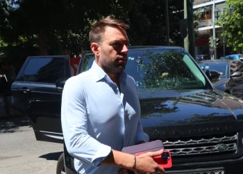 Ρίχνει αυλαία στον ΣΥΡΙΖΑ του Τσίπρα ο Κασσελάκης: Τιμή η διαγραφή μου, απαντά ο Σπίρτζης